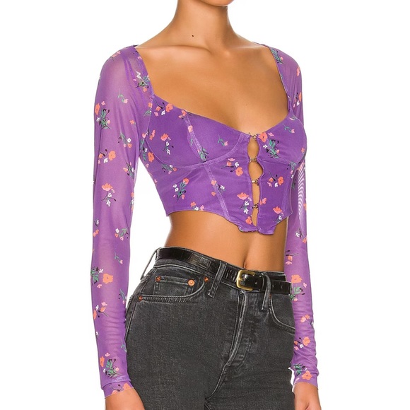 Revolve trendy purple floral crop top - Picture 2 of 4